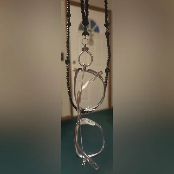Black and Iridescent Beaded Eyeglass Holder/Lanyard Necklace (glasses not incld) - Picture 3 of 6